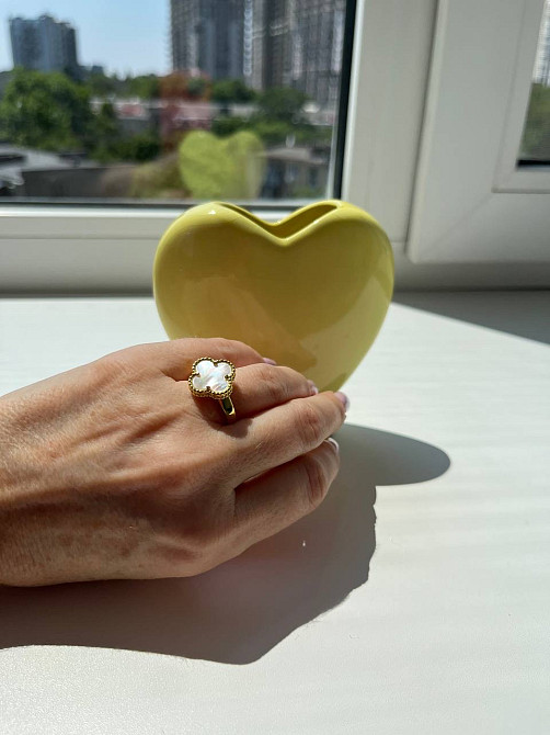Van Cleef кольцо перламутр позолота 18 К / кольцо клевер белое в золоте Одесса - изображение 9