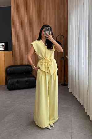 Женский летний брючный костюм двойка: жилетка и брюки костюмка Лимонный, 42/46 Одесса