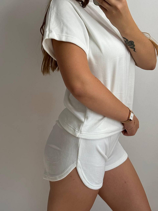 Пижама женская футболка + шорты из плюшевого велюра Молочный L Харьков - изображение 4