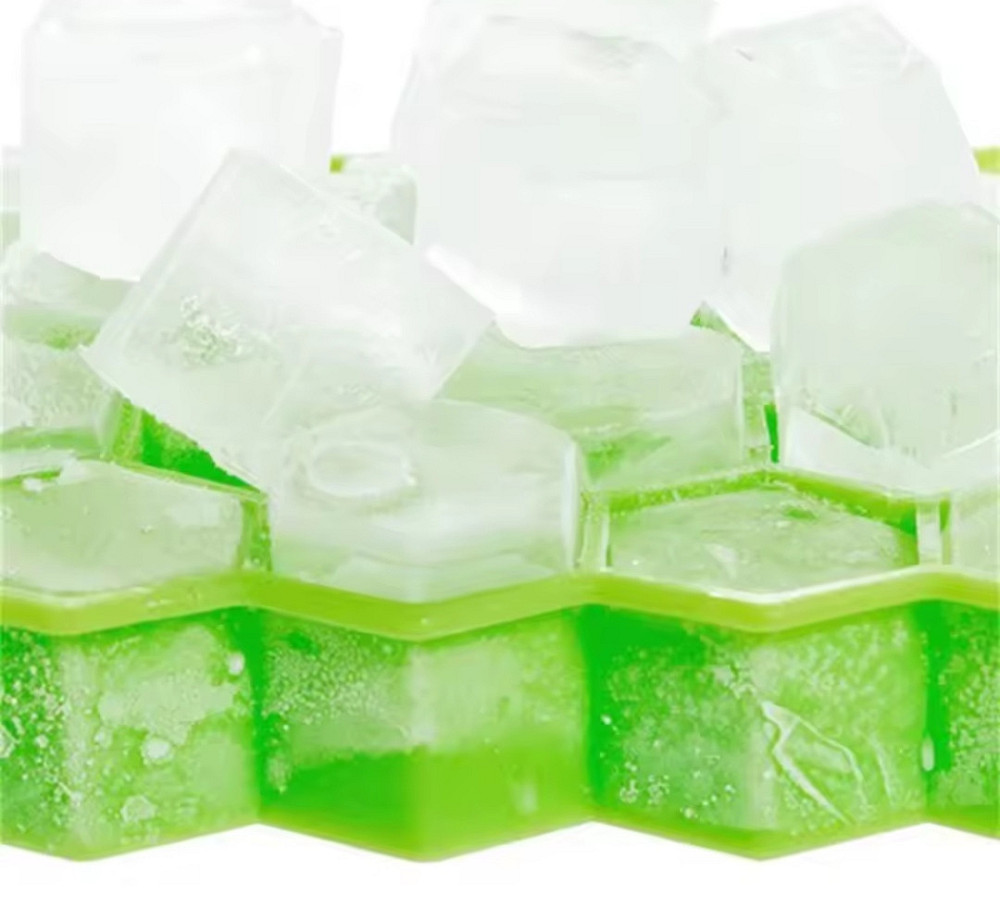 Форма силиконовая для льда с крышкой на 37 кубиков 18 на 10 см салатовый Киев - изображение 6