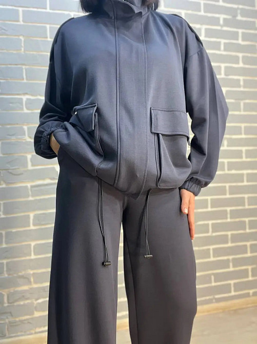 Костюм женский CREP 99231 ткань бифлекс кардиган на молнии наложеные карманы и брюки палаццо графит, графит, M Киев - изображение 5