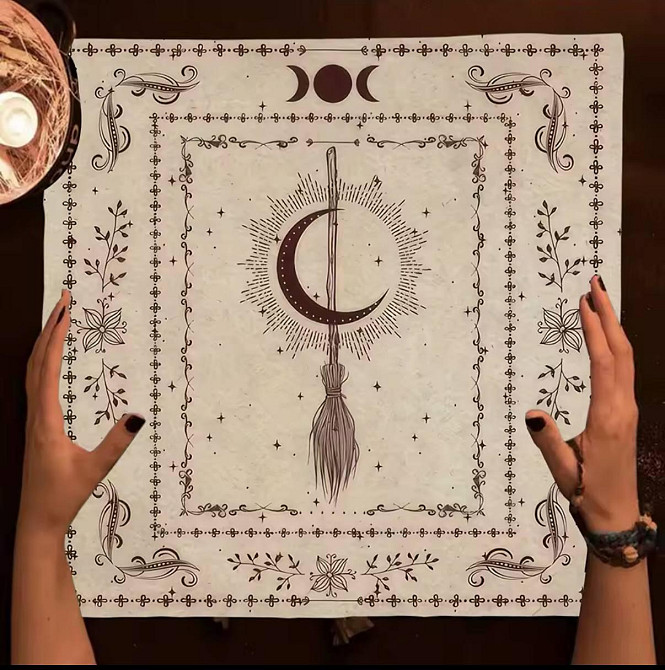 Алтарная скатерть для карт Таро и Рун с луной и метлой.Скатерть для гадания 50*50 см. Киев - изображение 2