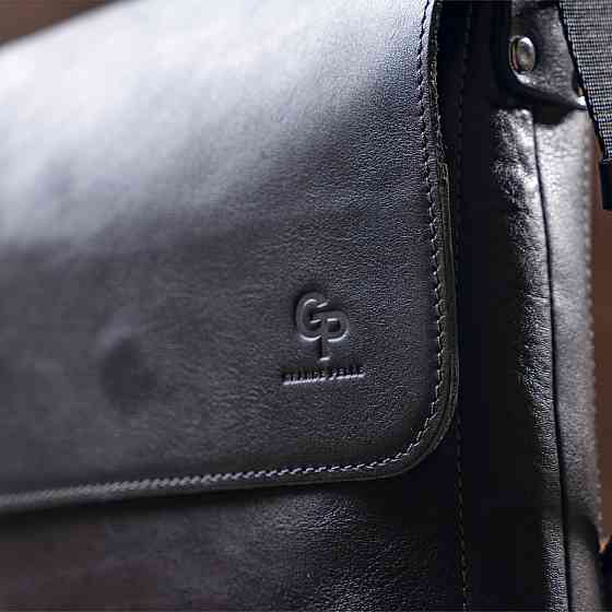 Сумка месенджер в гладкій шкірі GRANDE PELLE 11333 Чорна Київ