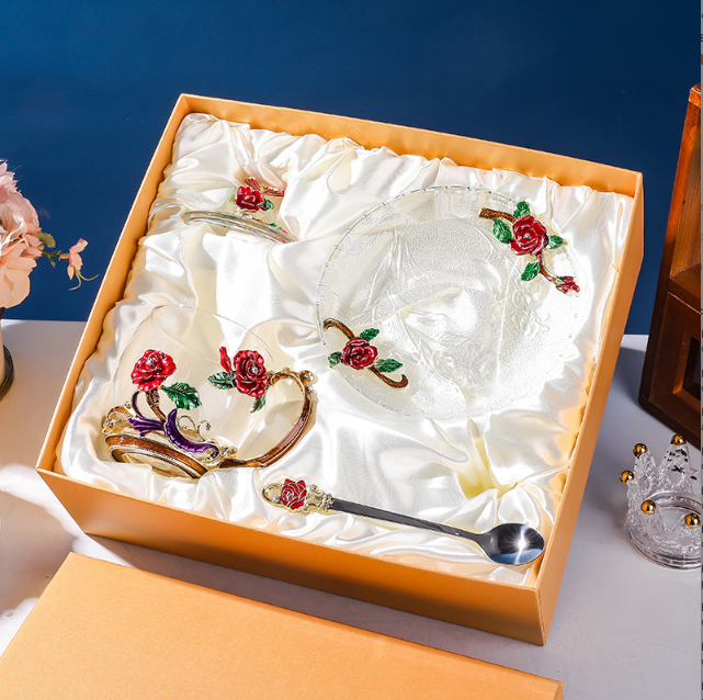 Чашка термостійка 320 мл з ложечкою блюдцем та кришечкою Чайна пара Червона троянда Подарункова упаковка Кременчук - фото 1