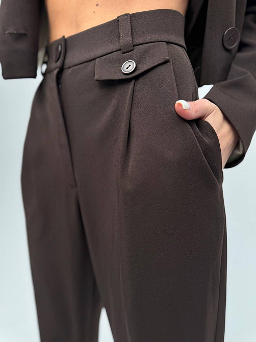Женский базовый брючный костюм: укороченный пиджак и брюки креп-костюмка + подкладка Одесса - изображение 9