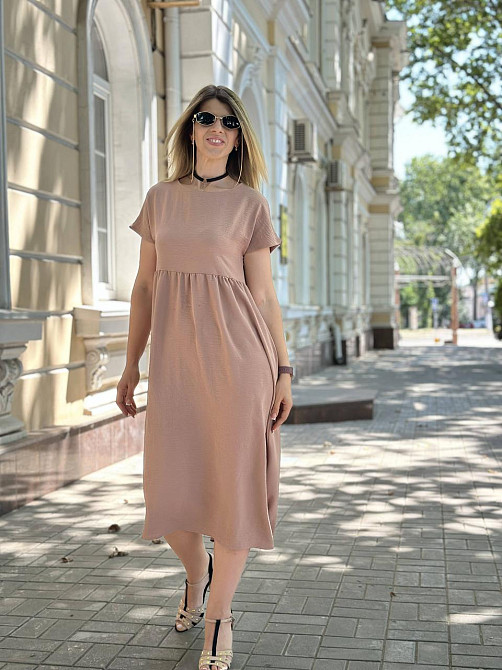 Летнее платье миди свободного кроя 