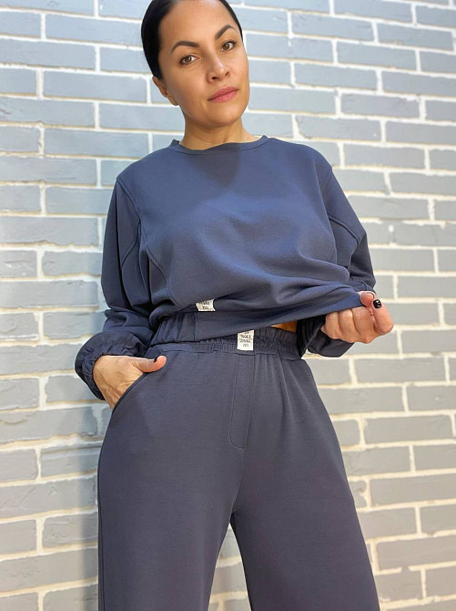 Костюм жіночий CREP 82287 біфлекс світшот резинка нашивка та брюки палаццо широкі від стегна графіт, Одеса - фото 7