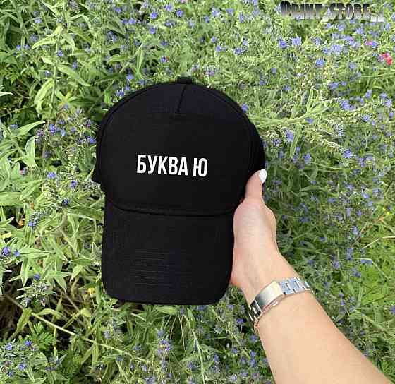 Черная бейсболка с принтом - 