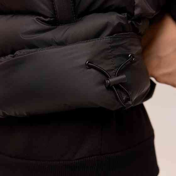 Чоловіча чорна жилетка Pobedov Puffer Київ