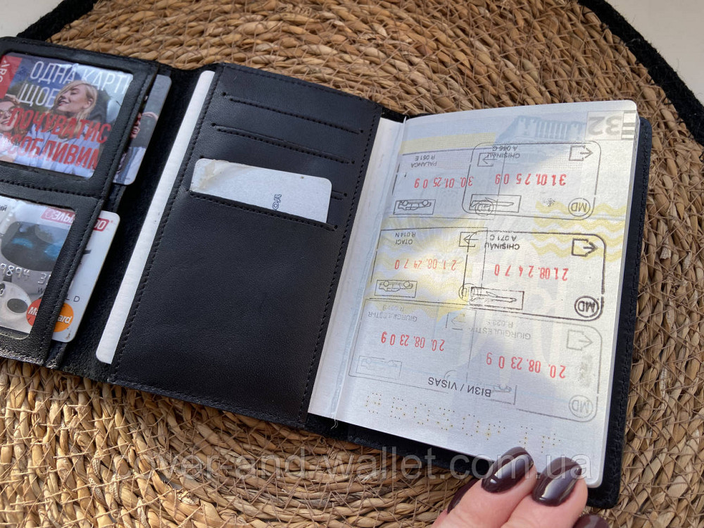 Тонкий чоловічий портмоне для паспорта та автодокументів з натуральної шкіри з тисненням марки авто Puos Київ - фото 5