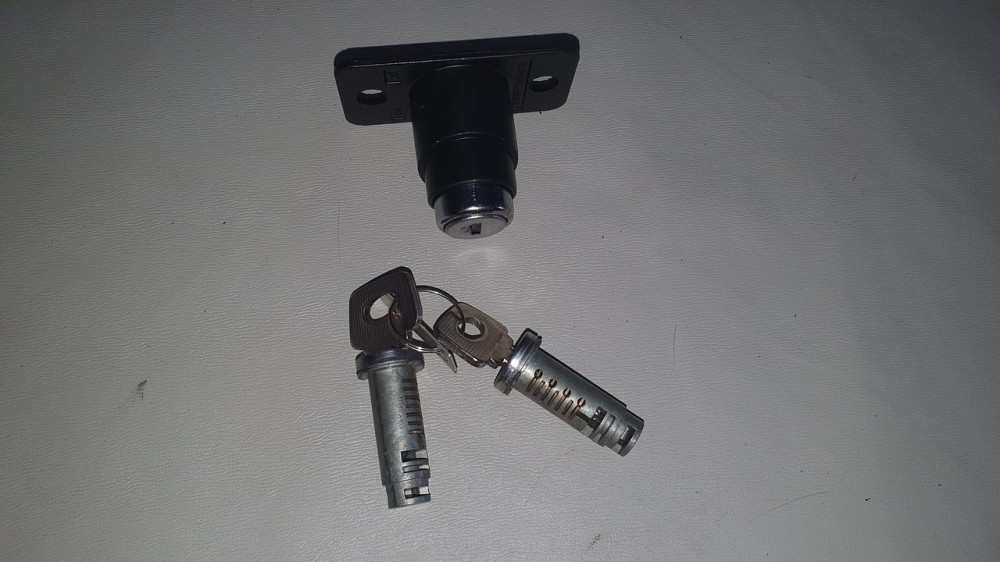 Личинка замка ВАЗ-2109, ВАЗ-21099 с ключом и замком багажника. 21099-610004510. Харьков - изображение 1