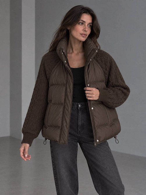 Куртка жіноча YZY 30790 пуховик oversize з в’язаними рукавами демісезонна one size, коричневий, one size Київ - фото 1