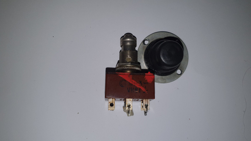 Кнопка КП-3. СССР. Харків - фото 1