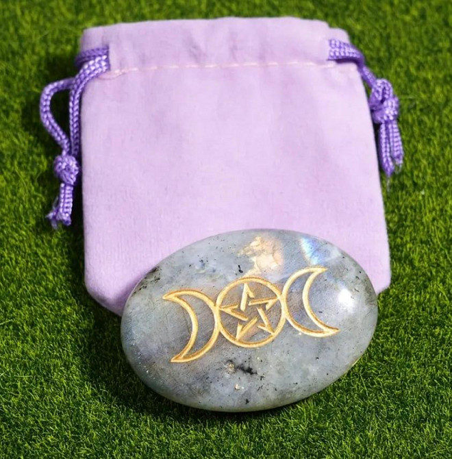 Лабрадорит «Три Місяці» з пентаграмою — камінь для долоні + мішечок Київ - фото 1