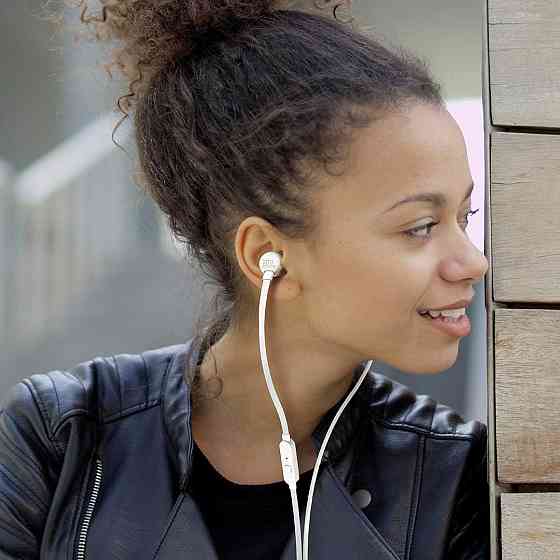 Наушники внутриевушные JBL Tune 110 чёрные с микрофоном 3,5 мм плоский кабель антизапутывающий Киев