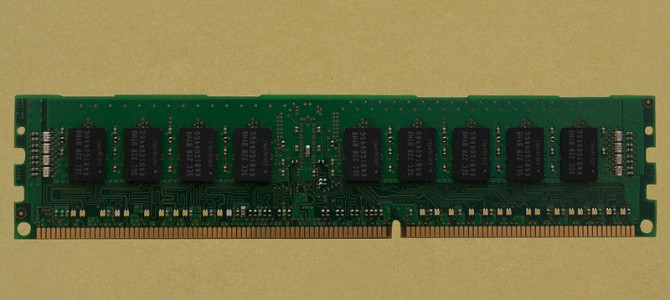 Серверний модуль пам'яті SAMSUNG 2 ГБ PC3L-10600R DDR3-1333 ECC 1RX4 CL9 240 PIN 1.35 (M393B5670GB0-YH9) Дніпро - фото 3
