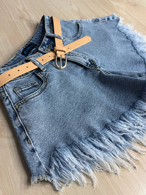 Шорти жіночі джинсові Liana 4-038 короткі розкльошені А-силуетні з бахромою і ременем блакитні, блакитний, 30, 30, 79 см Київ - фото 5