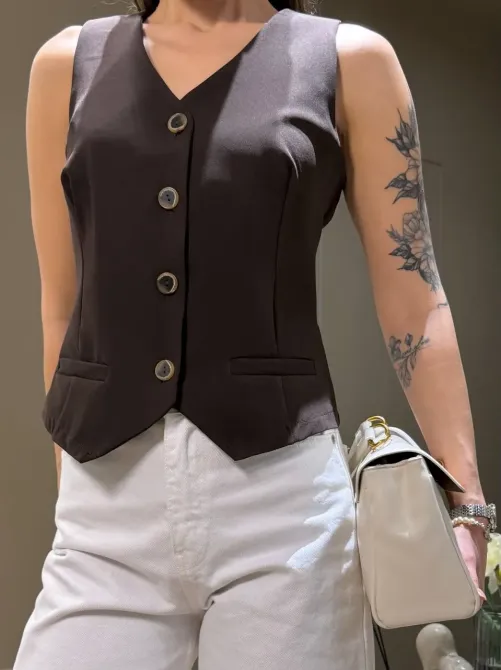 Жіноча жилетка — базовий елемент гардероба, який легко комбінується Одеса - фото 9