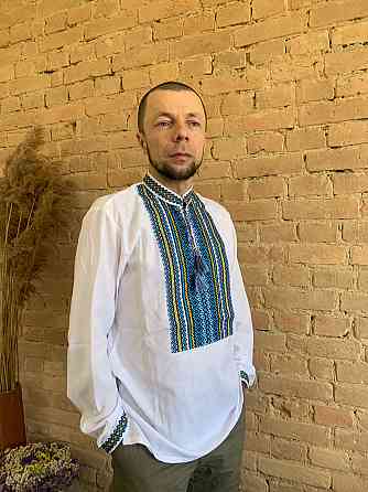 Вишиванка  на домотканому полотні синьо жовтий орнамент Київ