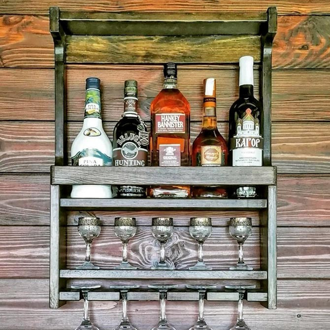 Настенная винная полка 