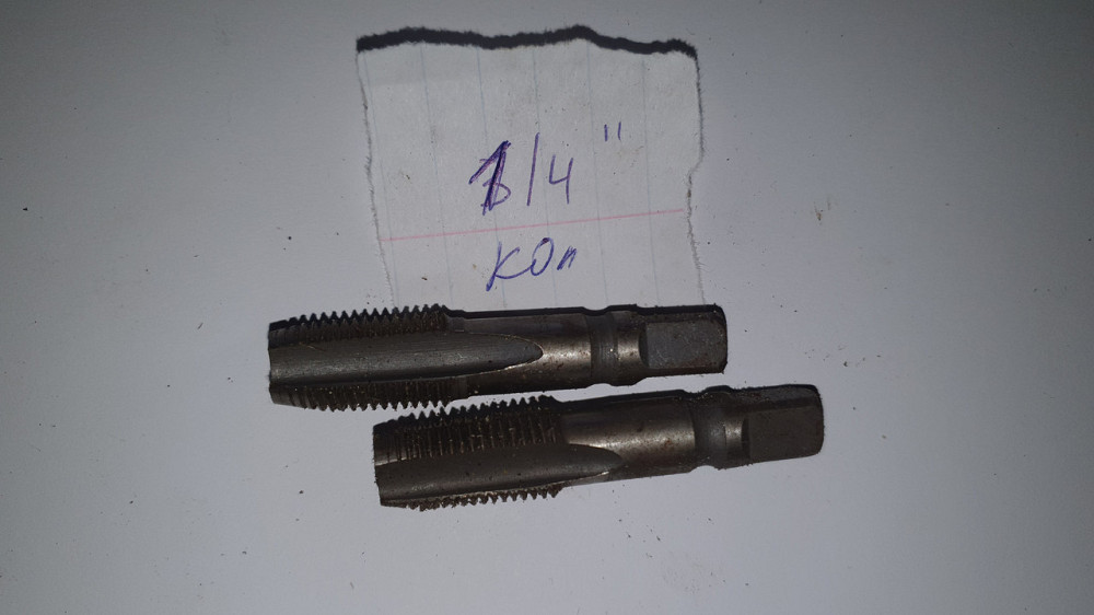 Метчик дюймовый машинно-ручной конический 1/4. СССР. Харьков - изображение 1