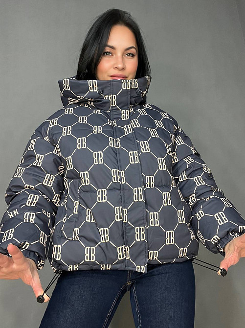 Куртка женская оверсайз демисезонная HAIZIYUAN 192 с капюшоном узор буквы BB графит, графит, L Киев - изображение 7
