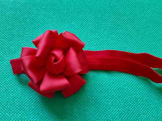 Повязка для ребенка красного цвета - цветок 7см, размер универсальный (на резинке) Киев