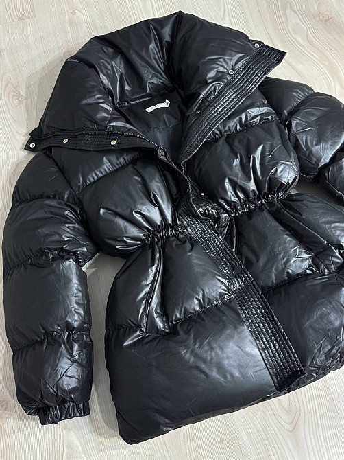 Куртка жіноча Haiziyuan 8055 пуфер глянцева подовжена з утяжкою на талії чорна, чорний, M Київ - фото 10