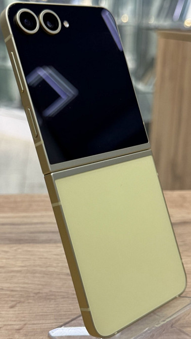 Смартфон Samsung Flip 6 12/256Gb. Киев - изображение 3