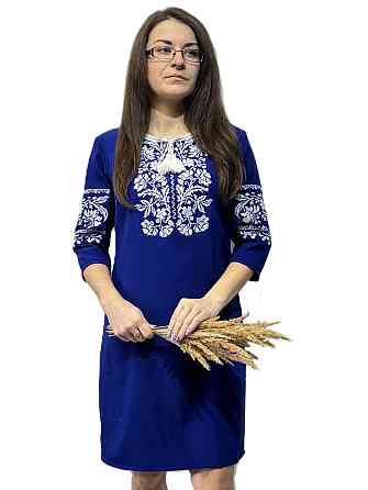 Жіноча синя вишита сукня  з квітковою білою вишивкою Київ