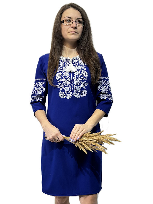 Женское синее вышитое платье с цветочной белой вышивкой Киев - изображение 2