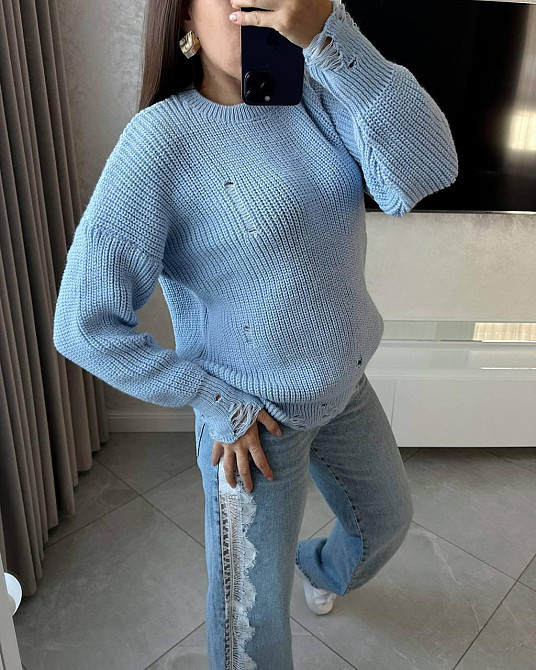 Женский уютный оверсайз свитер с рваным эффектом машинная вязка Голубой Одесса - изображение 3