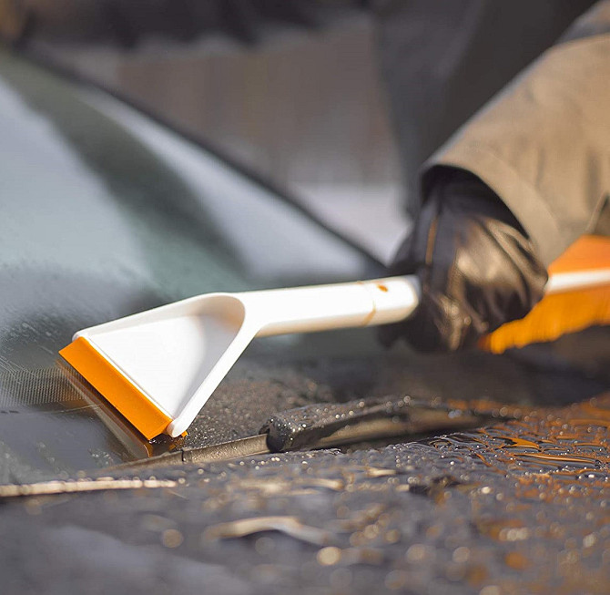 Автомобильный Скребок для льда и щетки Fiskars 