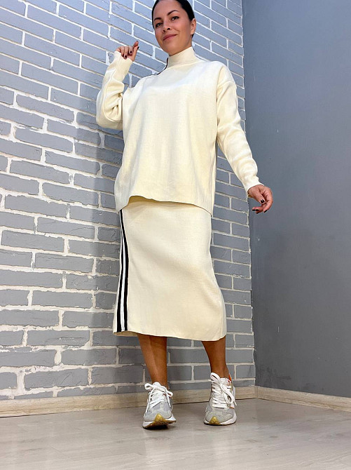 Костюм женский My fashion 2024402 свитер оверсайз и длинная юбка пуговицы вязка полоса one size молочный, молочний, one size Киев - изображение 12