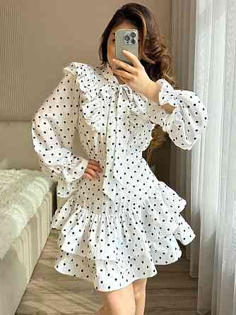 Женское стильное мини платье с принтом в горошек атлас Белый Одесса