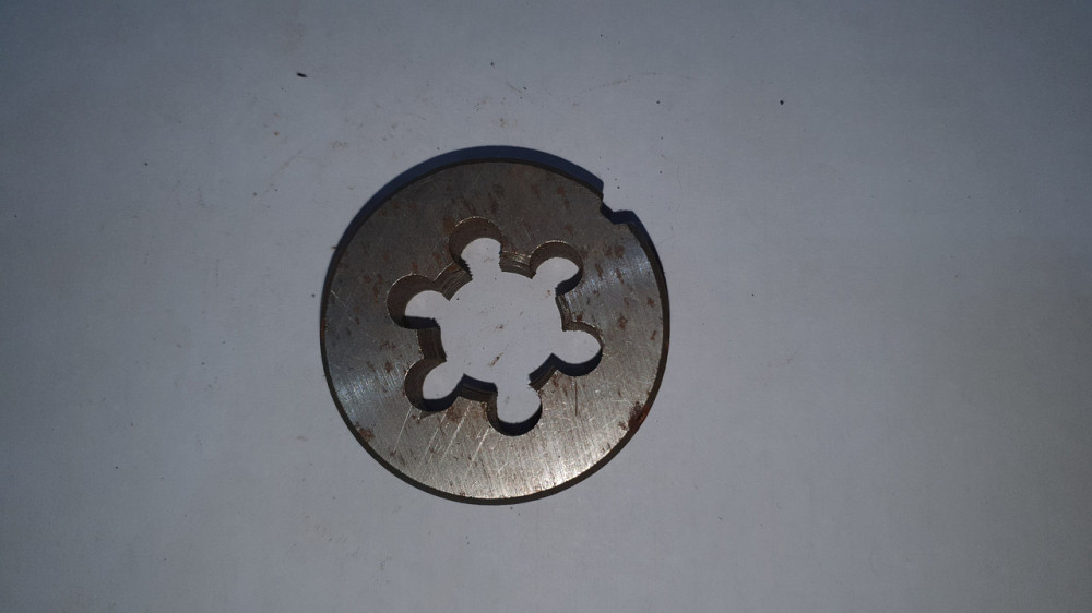 Плашка (лерка) дюймовая 5/8. СССР. Харьков - изображение 1