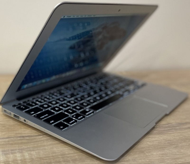 Ноутбук: MacBook Air 11 2014 год. Core i5. Киев - изображение 2