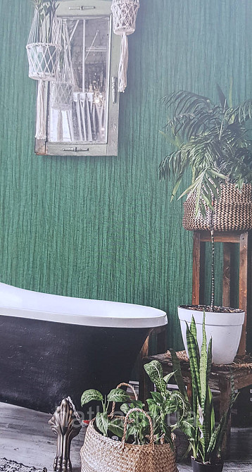 Шпалери вінілові на флізеліні AdaWall Seyyah 1.06х10 однотонні хвилясті смуги структурні смарагдові зелені Київ - фото 1