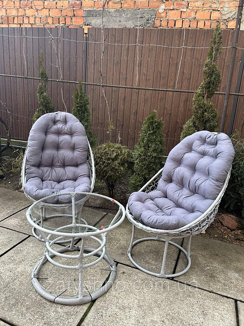 Плетені меблі з сірими накидками Київ - фото 3