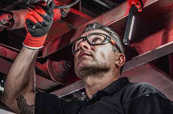 Фонарь светодиодный аккумуляторный с подвижной головкой MILWAUKEE, L4 SL550-301 Одесса