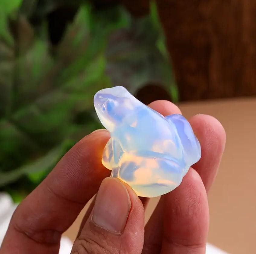 Жаба з натурального каменю опала 40 мм, сувенір із опала, оберіг із натурального каменю. Київ - фото 1