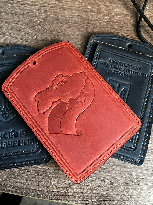 Червона шкіряна обкладинка для пенсійного посвідчення з відділом для ID карти Crazy Horse Київ - фото 3