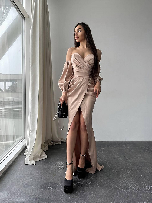 Жіноче розкішне вечірнє плаття зі шлейфом і знімними рукавами з королівського атласу Бежевий, M Одеса - фото 4