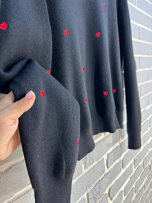 Свитер женский A-N 7075 оверсайз широкий вышитые сердца, черный, one size Одесса - изображение 4