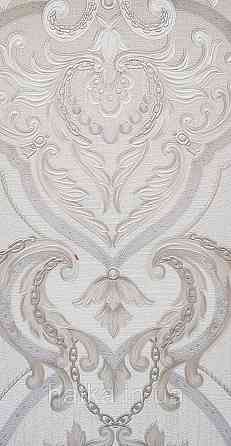 Шпалери вінілові на флізеліні AdaWall Seyyah 1.06х10вензелю завитки великі структурні срібло на біло молочному Київ
