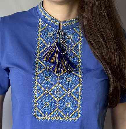 Женская футболка вышиванка синяя с желто-голубым орнаментом Киев