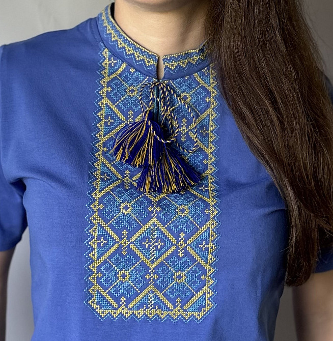 Женская футболка вышиванка синяя с желто-голубым орнаментом Киев - изображение 2