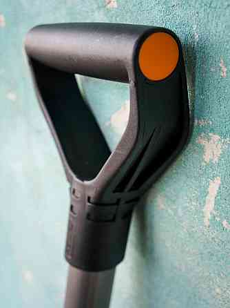 Лопата Штикова для саду Fiskars "Ergonomic" (1001568/131410/1025374) Сталь Нововолинськ