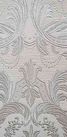 Шпалери вінілові на флізеліні AdaWall Signature1.06х10 вензелю завитки структурні сріблясті на білому Київ