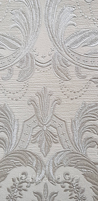 Шпалери вінілові на флізеліні AdaWall Signature1.06х10 вензелю завитки структурні сріблясті на білому Київ - фото 4